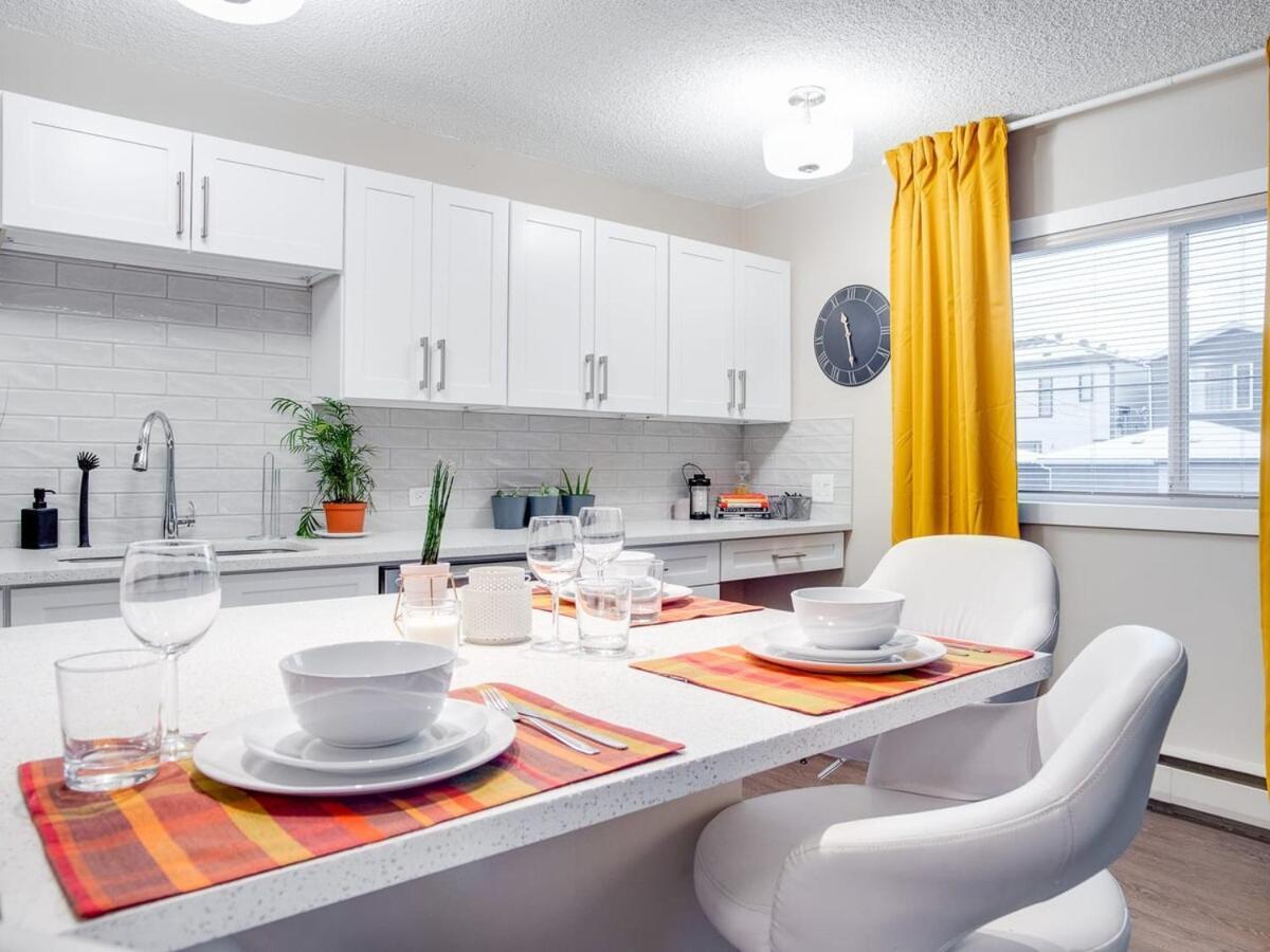 Gorgeous 2Br Condo W Parking Patio Coffee! YYC Exterior foto