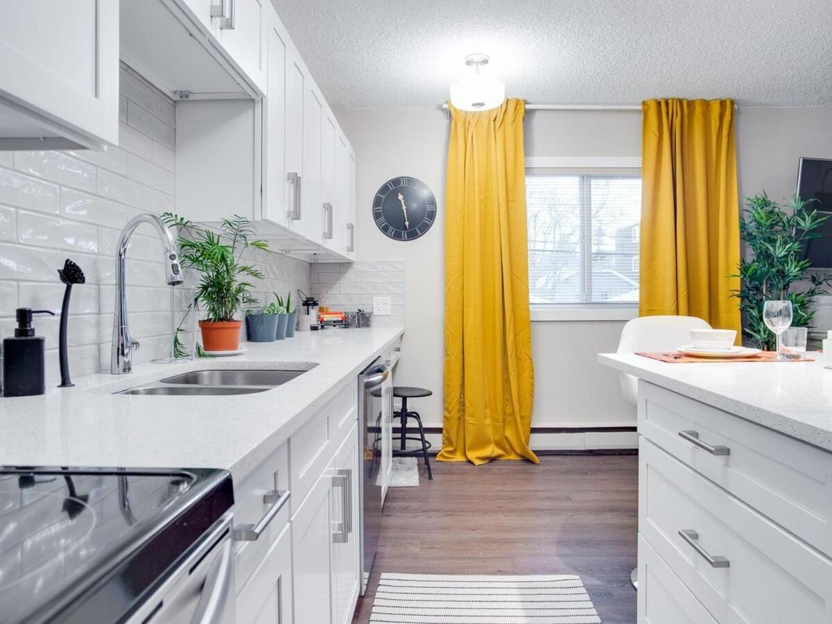 Gorgeous 2Br Condo W Parking Patio Coffee! YYC Exterior foto