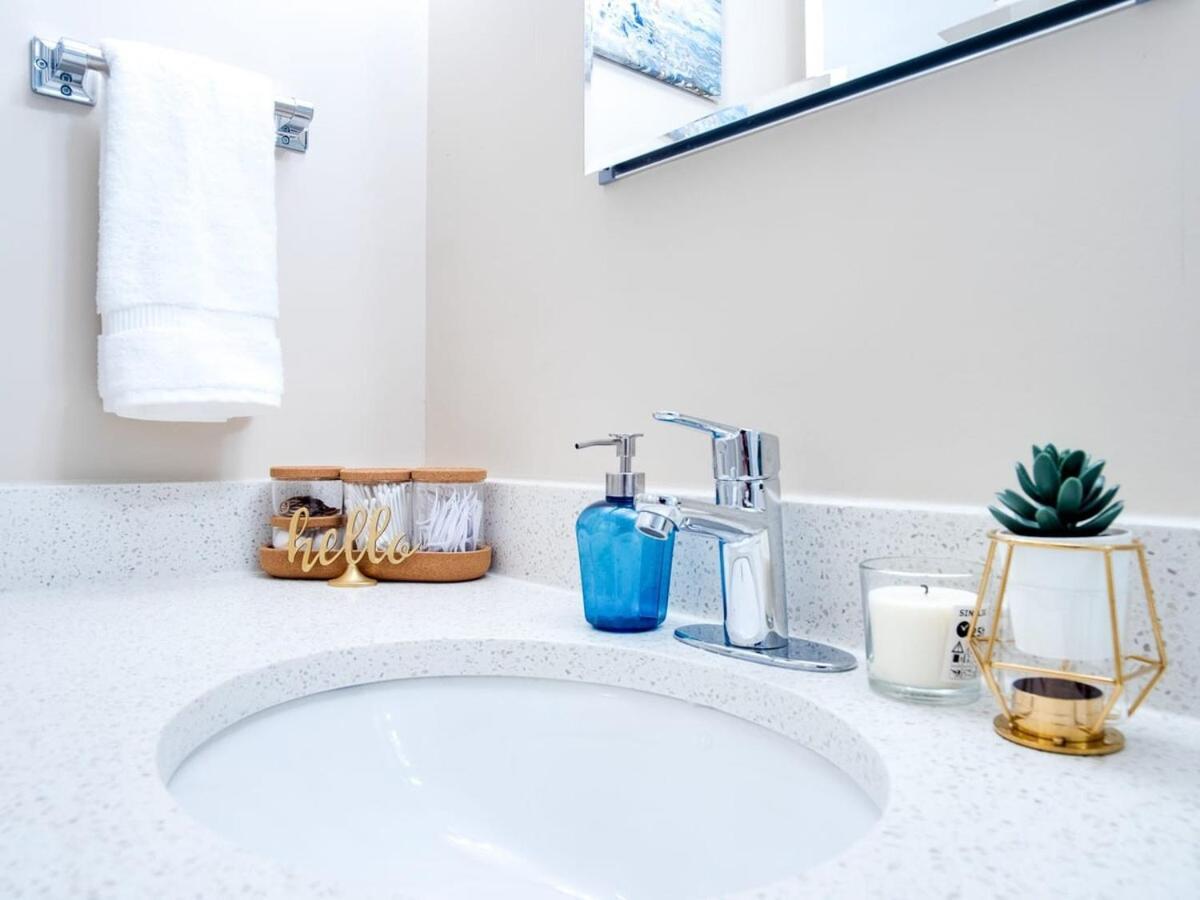 Gorgeous 2Br Condo W Parking Patio Coffee! YYC Exterior foto