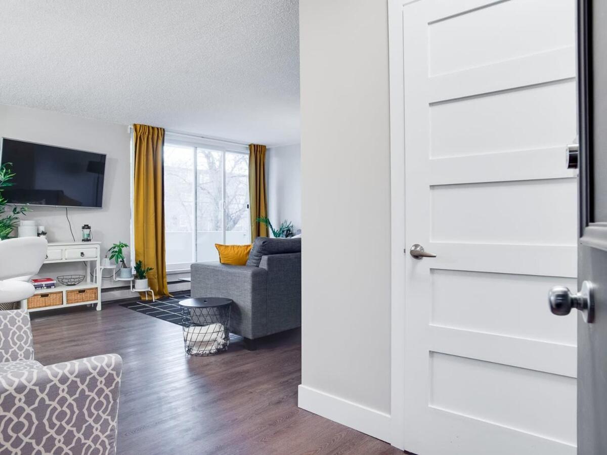 Gorgeous 2Br Condo W Parking Patio Coffee! YYC Exterior foto