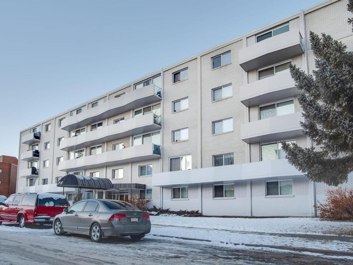 Gorgeous 2Br Condo W Parking Patio Coffee! YYC Exterior foto