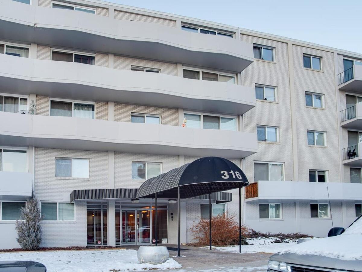 Gorgeous 2Br Condo W Parking Patio Coffee! YYC Exterior foto