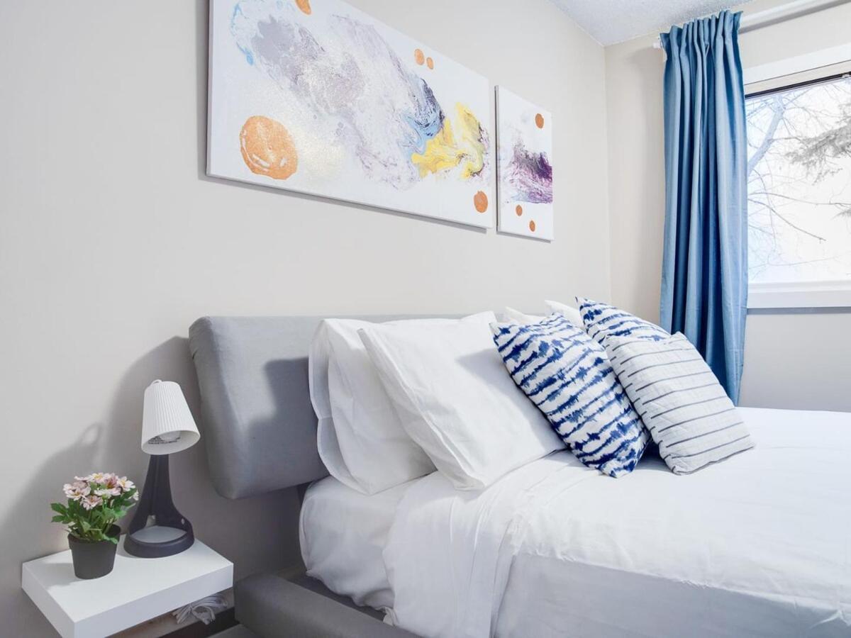 Gorgeous 2Br Condo W Parking Patio Coffee! YYC Exterior foto