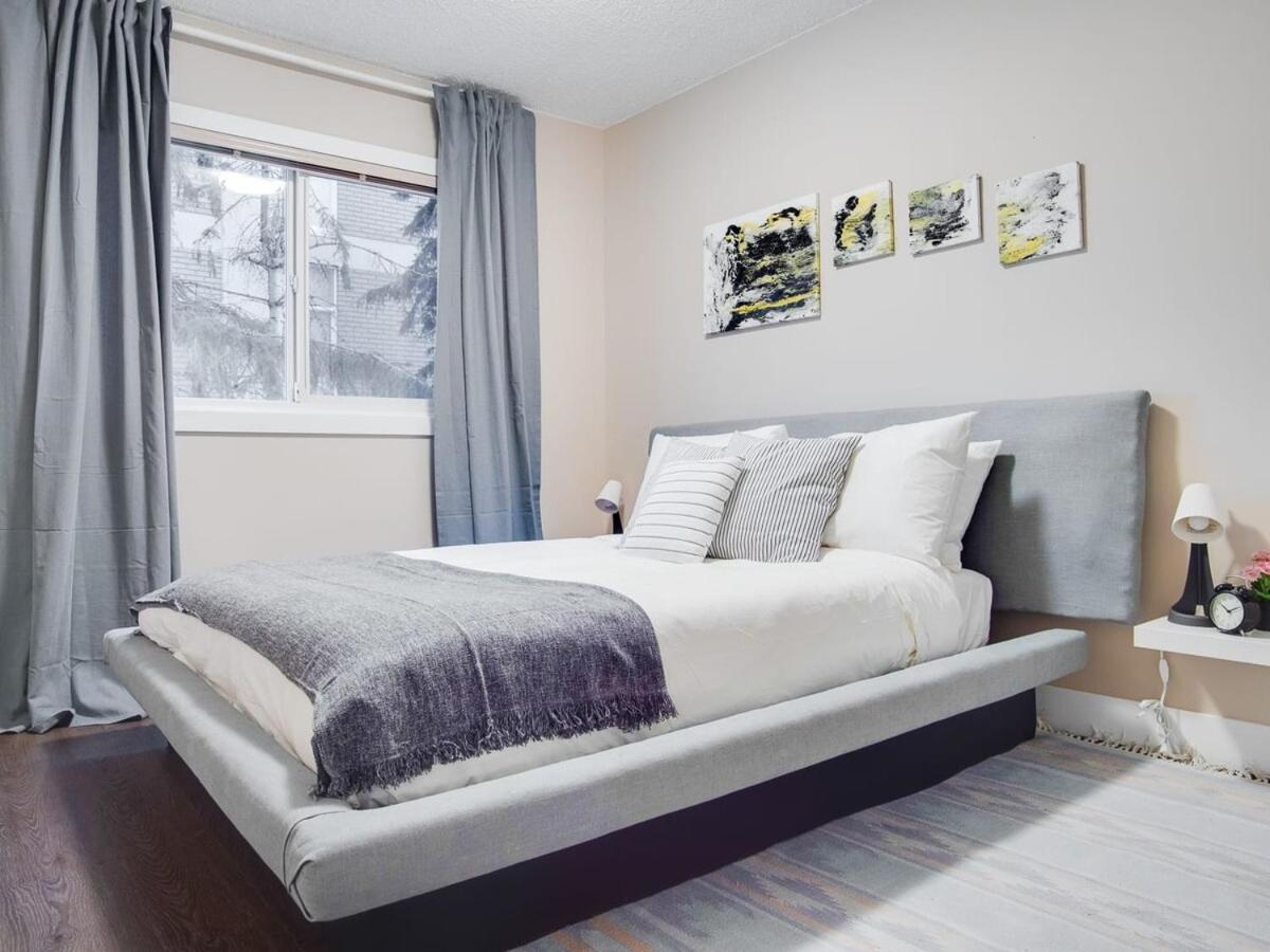 Gorgeous 2Br Condo W Parking Patio Coffee! YYC Exterior foto