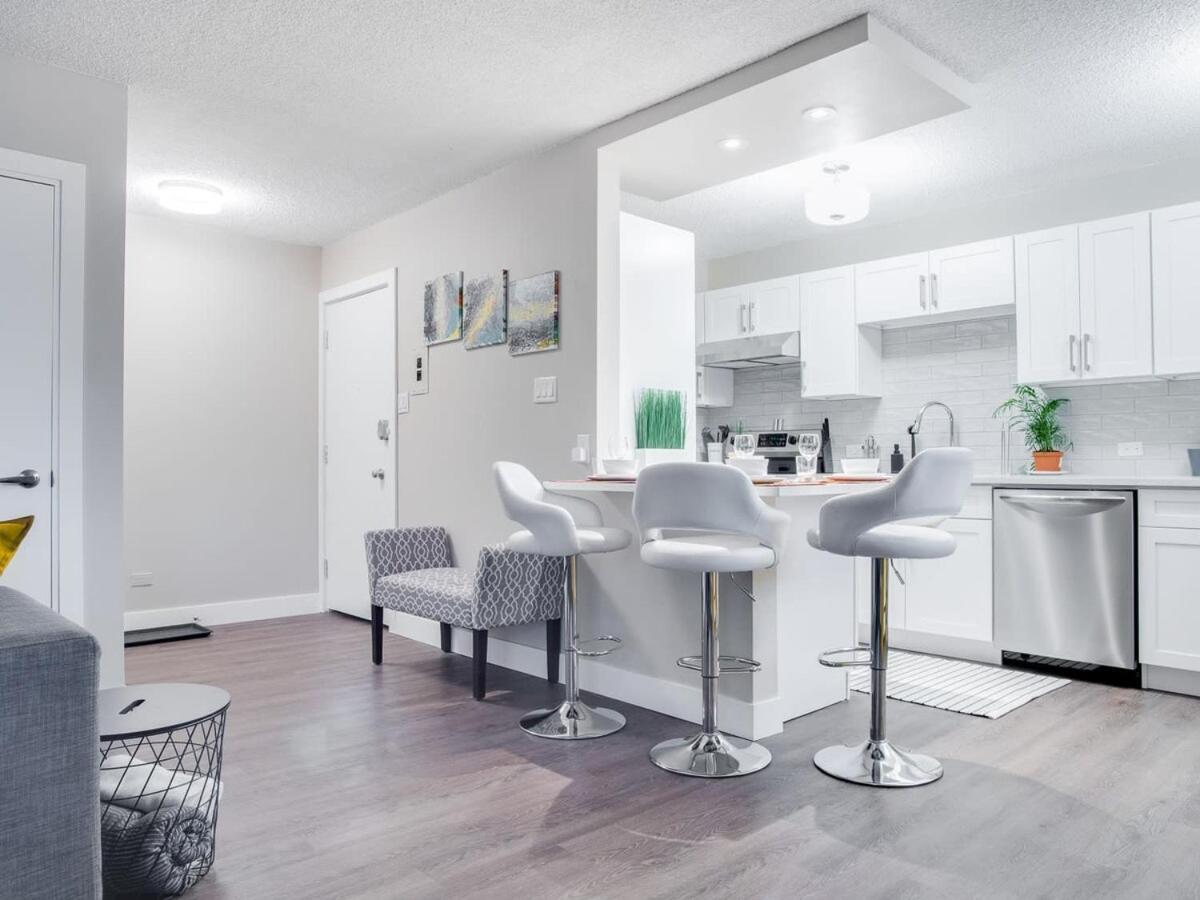 Gorgeous 2Br Condo W Parking Patio Coffee! YYC Exterior foto