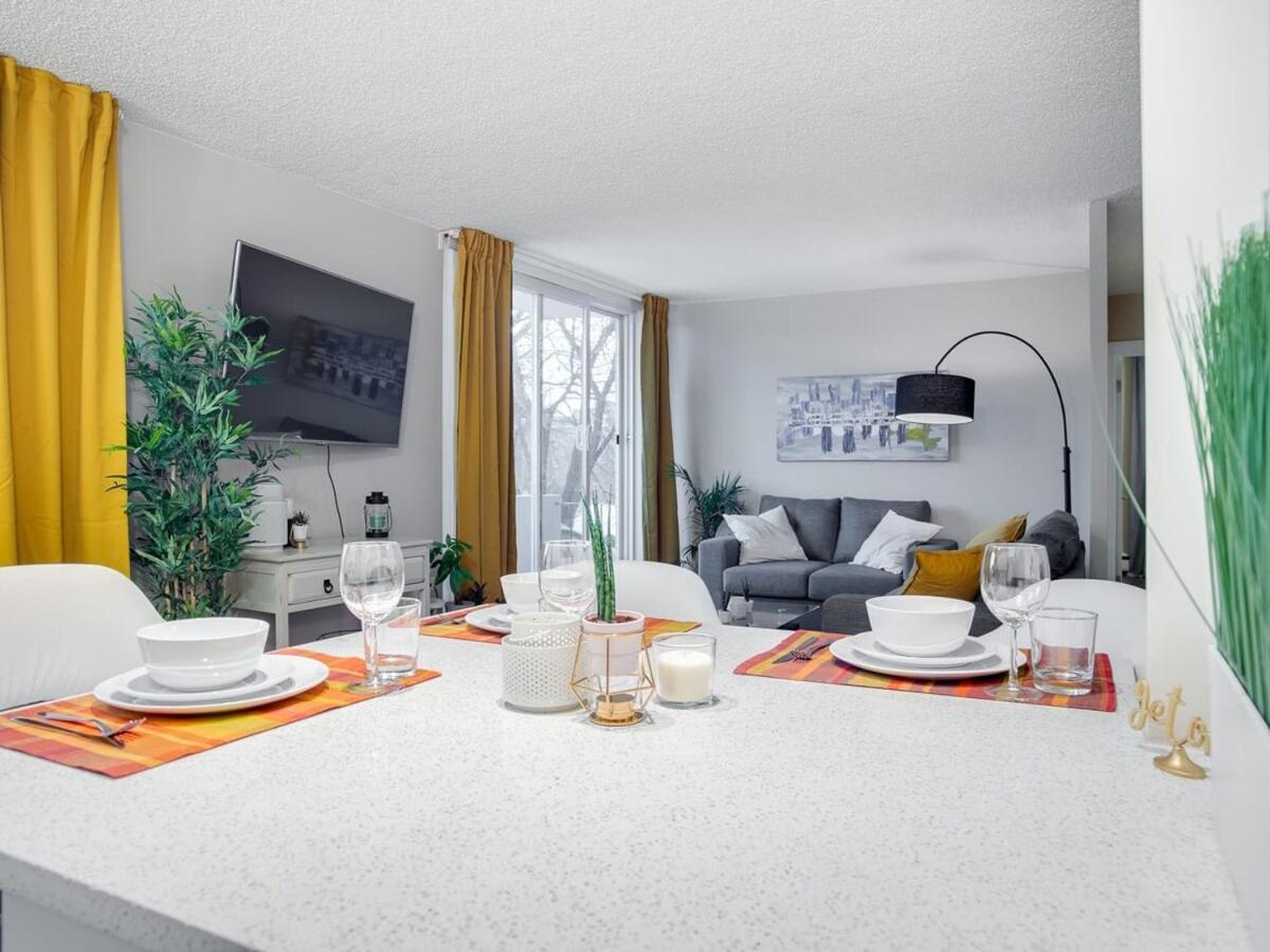 Gorgeous 2Br Condo W Parking Patio Coffee! YYC Exterior foto