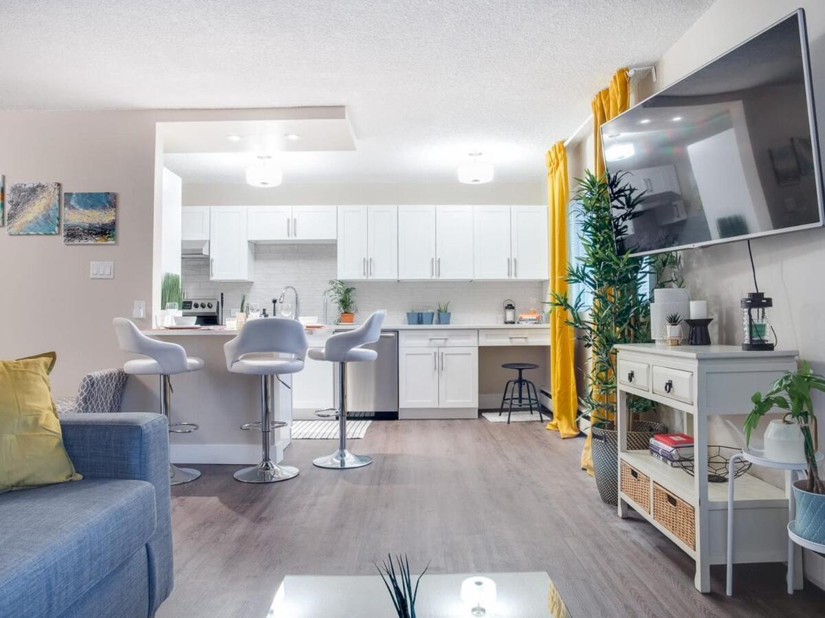 Gorgeous 2Br Condo W Parking Patio Coffee! YYC Exterior foto