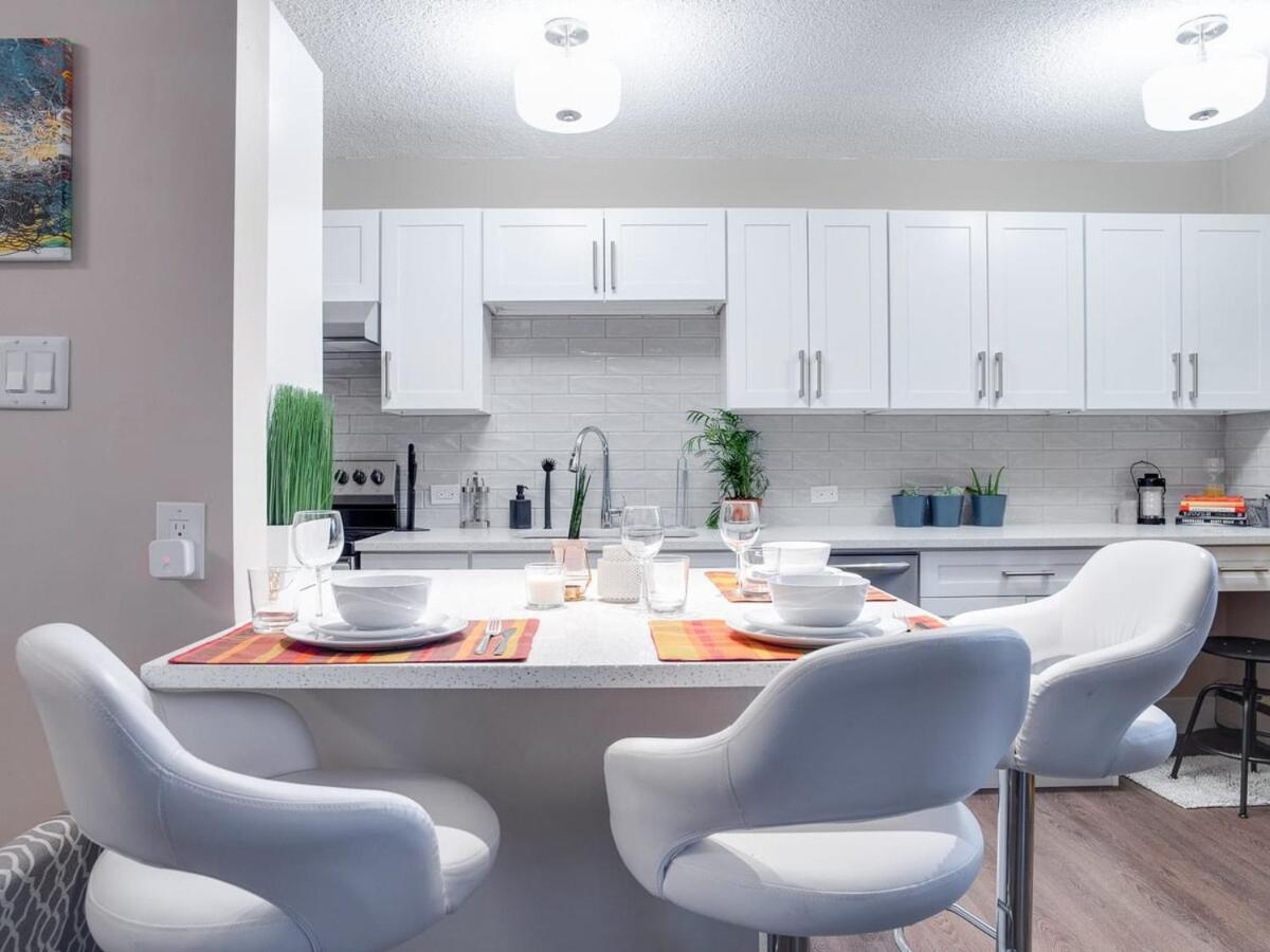 Gorgeous 2Br Condo W Parking Patio Coffee! YYC Exterior foto